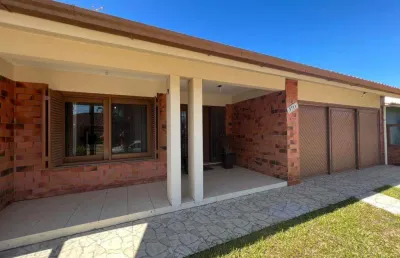 Casa 03 dorm à venda no bairro capão novo - 2 vagas de garagem