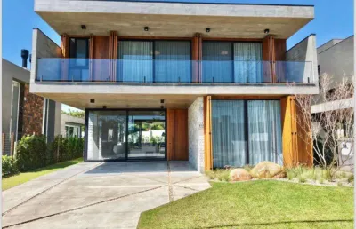 Casa 05 dorm à venda no bairro capão novo com 420 m² de área privativa - 2 vagas de garagem