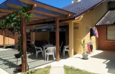 Sobrado 03 dorm à venda no bairro capão novo com 70 m² de área privativa - 1 vaga de garagem