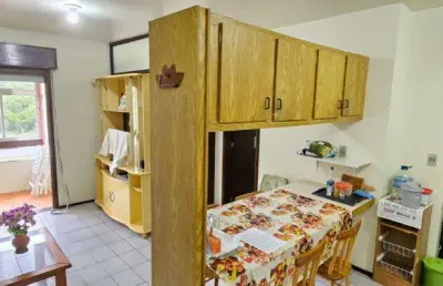 Apartamento 01 dorm e meio à venda no bairro capão novo - 1 vaga de garagem