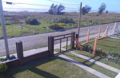 Sobrado 03 dorm à venda no bairro capão novo com 232 m² de área privativa - 2 vagas de garagem