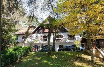 Casa mobiliada para venda com 7 dormitórios em campos do jordão.