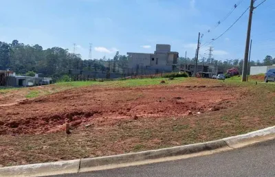Excelente terreno de esquina com 460 m² no condomínio veneza em césar de souza.