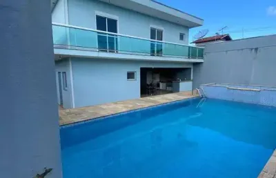 Casa alto padrão com 5 suítes, piscina, 750m² de terreno na vila oliveira.
