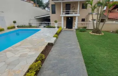 Sobrado com 3 suítes e piscina para venda na vila oliveira em mogi das cruzes