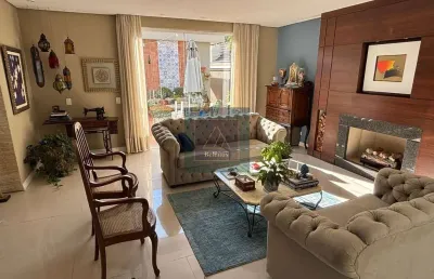 Residência térrea de alto padrão - jardim social. 250m² privativos. 4 vagas. 4 quartos sendo 1 suíte master.