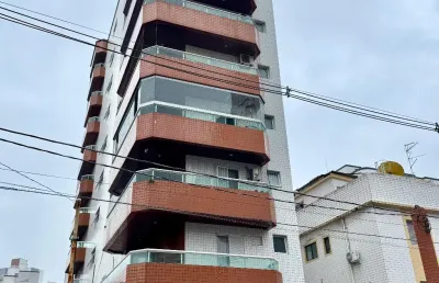 Lindo apartamento de 2 dormitórios no centro da guilhermina a 400 metros da praia