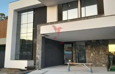 Casa de altíssimo padrão pronta para morar em camboriú,  ótima localização !