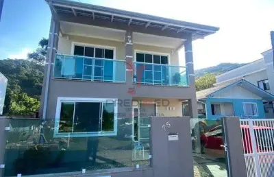 Maravilhoso sobrado com alto padrão de acabamento,  venha conferir sua nova moradia!