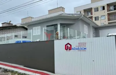Casa com 3 quartos e 2 suítes à venda,200 m²p por r$ 893.000 são jose sc