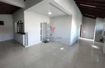 Casa térrea de 3 quartos, linda, toda reformada, no jardim ubirama, 2 vagas de garagem
