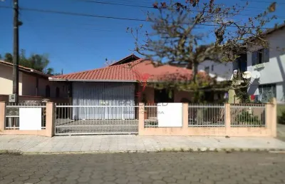 Casa na praia em penha, santa catarina, lote 295 mts, edicula, 2 vagas de garagem