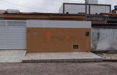 Casa em mangabeira de 3 quartos, com terraço e garagem