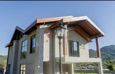 Linda casa em condomínio fechado , no bairro  casa branca em itapema,  sc