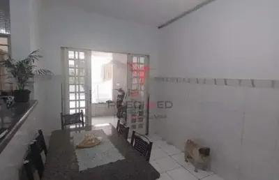 Casa em aparecida, com 3 quartos e garagem para 2 quartos. guaratinguetá