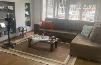 Casa a uma quadra da dom joaquim, pronta para moradia, toda reformada, é só se mudar