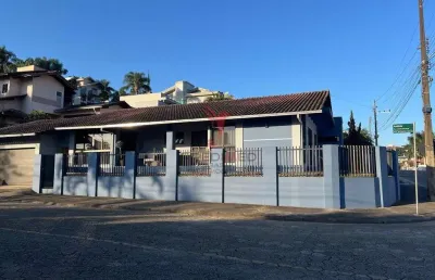 Casa  mobiliada com 2 suites,localizada no bairro jaragua esquerdo