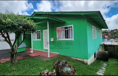 Casa de madeira, em lages, bairro são luiz,esquina, dois quartos