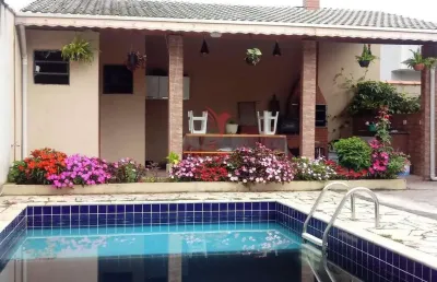 Casa de 3 quartos, espaço gourmet, churrasqueira,piscina. no club nos 500 , guaratinguetá