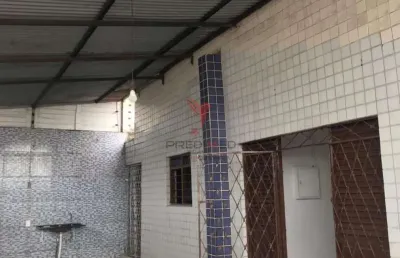 Casa solta com 3 quartos, terraço , garagem para 3 carros , no bairro do cristo redentor