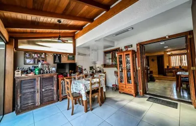 Casa em condomínio fechado com 2 quartos à venda na avenida edgar pires de castro, 1286, aberta dos morros, porto alegre por r$ 369.000