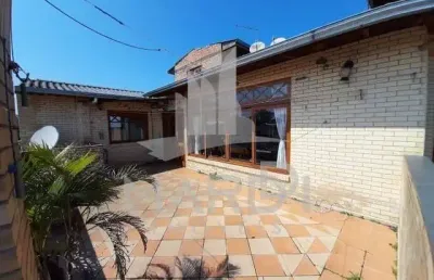 Casa com 3 quartos à venda na avenida da serraria, 2001, espírito santo, porto alegre por r$ 691.000