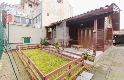 Casa com 2 quartos à venda na rua butuí, 160, cristal, porto alegre por r$ 430.000