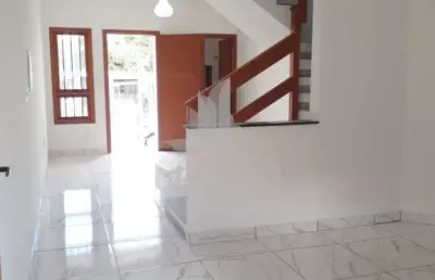 Casa com 2 quartos à venda na rua helio felix frey, 130, guarujá, porto alegre por r$ 360.000
