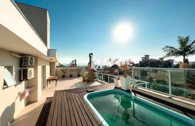 Cobertura linear com vista mar e piscina privativa a 90 passos da praia da cachoeira do bom jesus