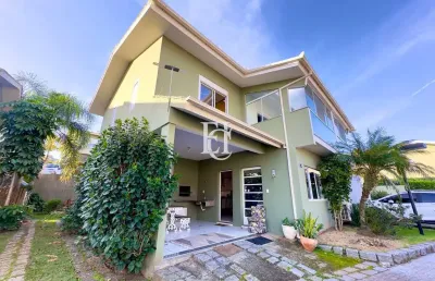 Charme praiano em meio à natureza: casa em condomínio fechado na praia mole