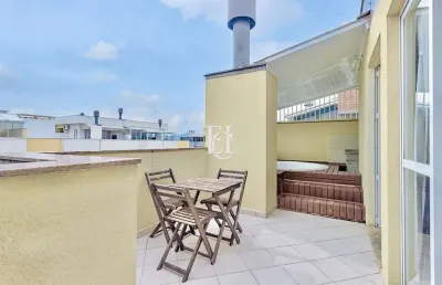 Cobertura mobiliada com jacuzzi a 300 metros da praia de jurerê internacional