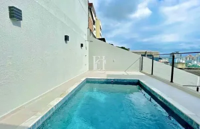 Sobrado novo com piscina na cobertura à venda no centro de florianópolis