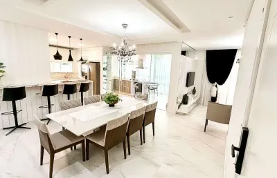Apartamento alto padrão com 4 suítes em meia praia – pronto para morar a 300m da praia