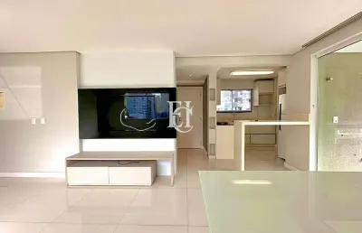 Apartamento com privacidade e vista para o mar a poucos passos da praia de itapema