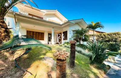 Casa alto padrão poucos metros do mar em jurerê internacional