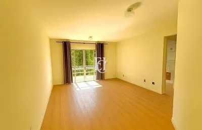Apartamento 2 dormitórios, sacada e 1 vaga coberta próximo à ufsc