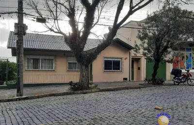 Imperio imoveis vende casa mista com 02 moradias, próximo à justiça