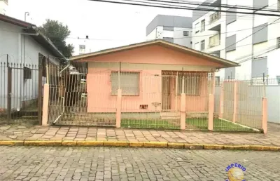 Império imóveis,vende casa mista, localizada no bairro pio x.;03 dor