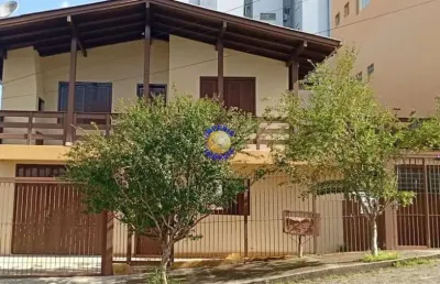 Império imóveis, vende casa com 02 moradias, localizada no bairro tr