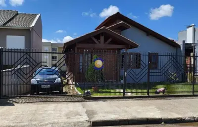Império imóveis, vende casa em mista com madeira nobre, localizada n