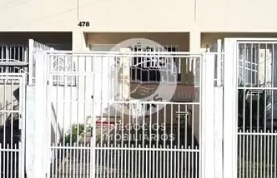 Sobrado triplex, semimobiliado com entrada individual - 02 dormitórios - localizado no bairro esplanada.