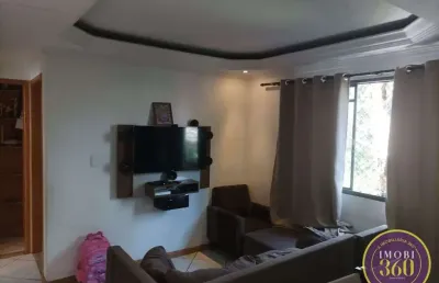 Lindo apto reformado, repleto de armarios embutidos em condominio arborizado