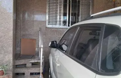 Casa com 04 dormitórios e com 02 vagas de  garagem na vila mafra