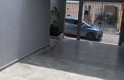 Casa com 03 dormitórios com 02 vagas de garagem no bairro jardim bonifácio