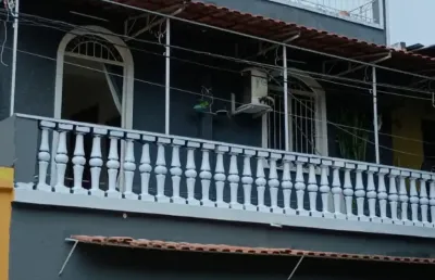 Vendo - linda casa no conjunto eldodaro - pq 10 proximo a praça do carangueijo.