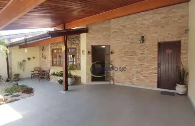 Casa térrea com mezanino e lareira no jardim das indústrias - 3 dormitórios e área gourmet!