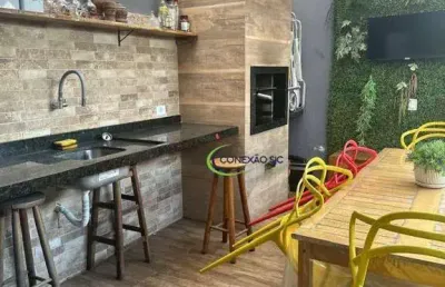 Sobrado mobiliado em condomínio de 2 dormitórios no litoral
