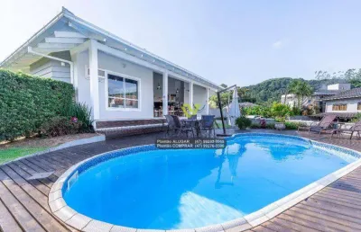 Belíssima casa, semi mobiliada, localizada no charmoso condomínio  city figueiras - bairro vorstadt - blumenau sc