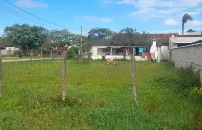 Casa com amplo terreno de esquina balneário coroados