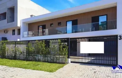 Casa central  com incrível piscina e 4 suítes, região central de guaratuba